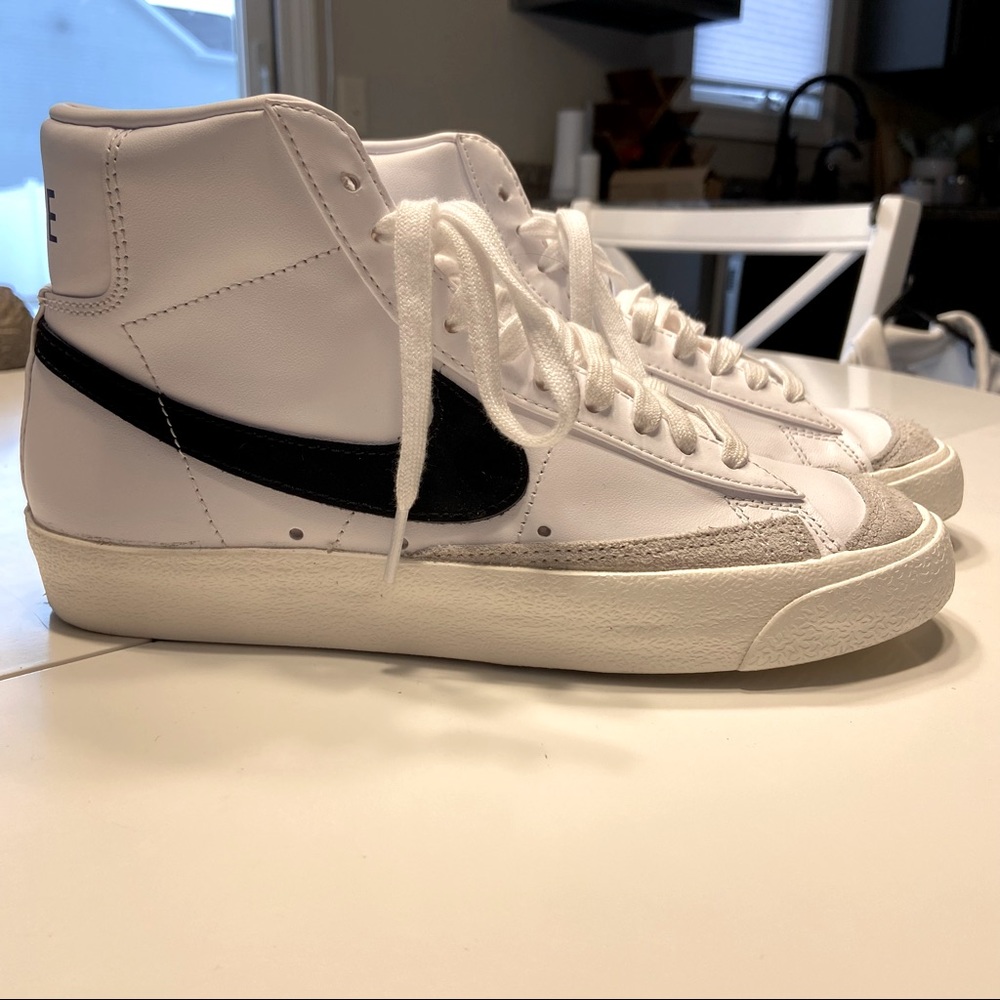 Like New Nike High Tops Size 7 Womens